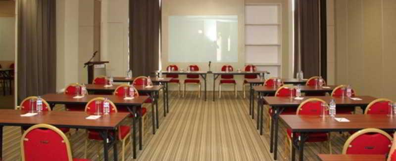 Metland Hotel Bekasi Buitenkant foto