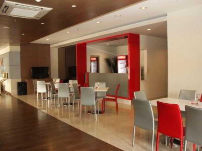 Metland Hotel Bekasi Buitenkant foto