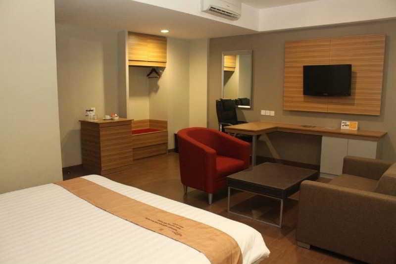 Metland Hotel Bekasi Buitenkant foto