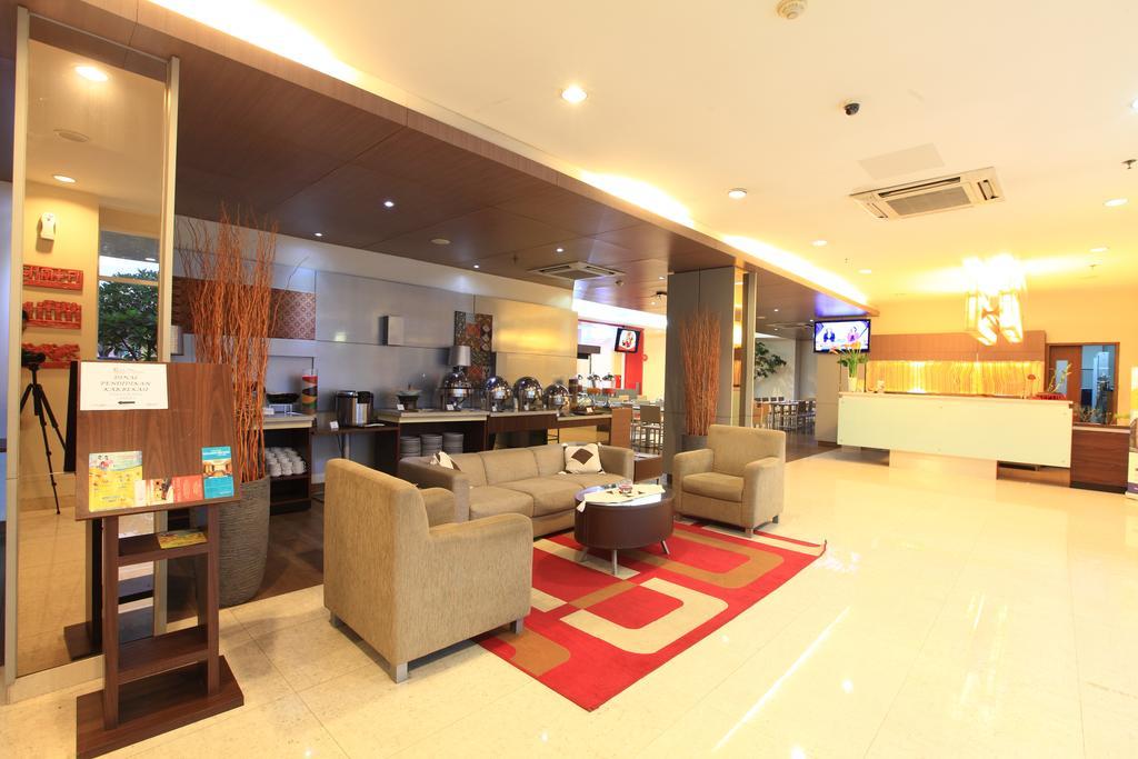 Metland Hotel Bekasi Buitenkant foto