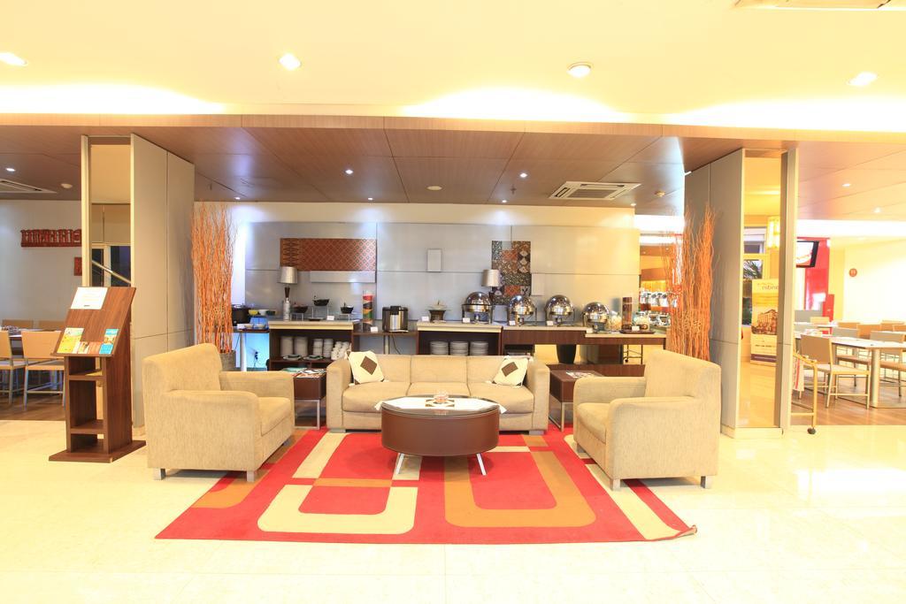 Metland Hotel Bekasi Buitenkant foto