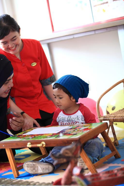 Metland Hotel Bekasi Buitenkant foto