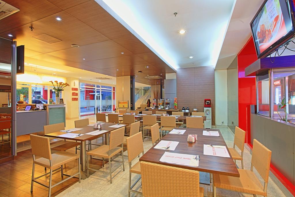 Metland Hotel Bekasi Buitenkant foto
