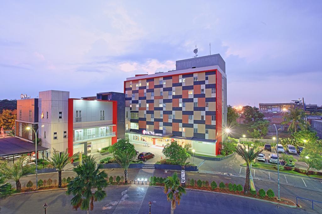 Metland Hotel Bekasi Buitenkant foto