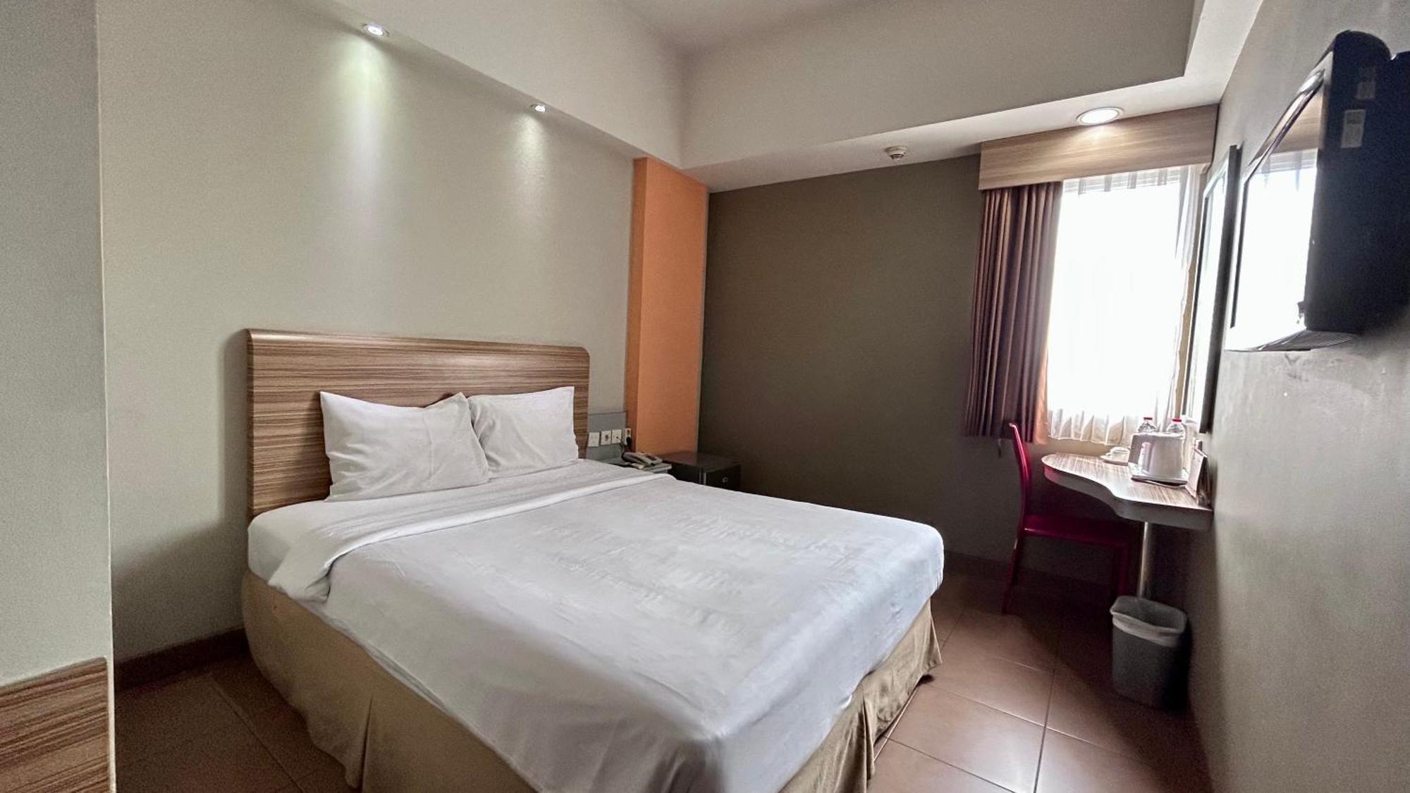 Metland Hotel Bekasi Buitenkant foto