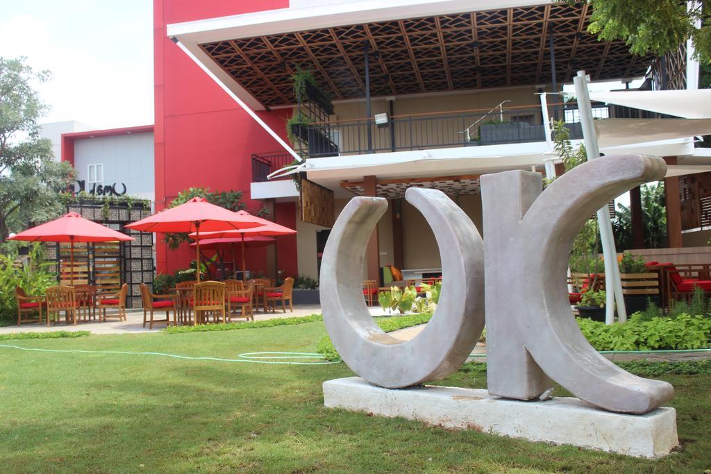 Metland Hotel Bekasi Buitenkant foto