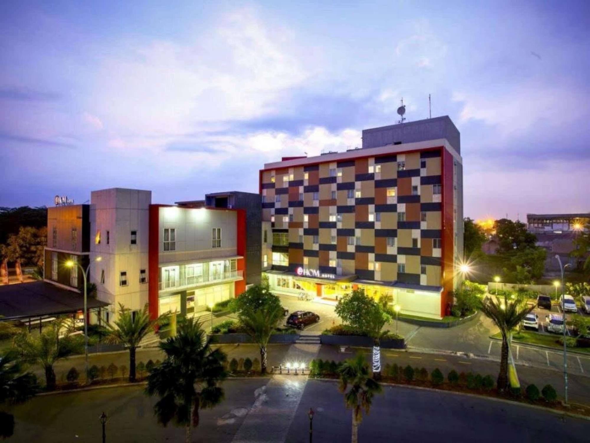 Metland Hotel Bekasi Buitenkant foto